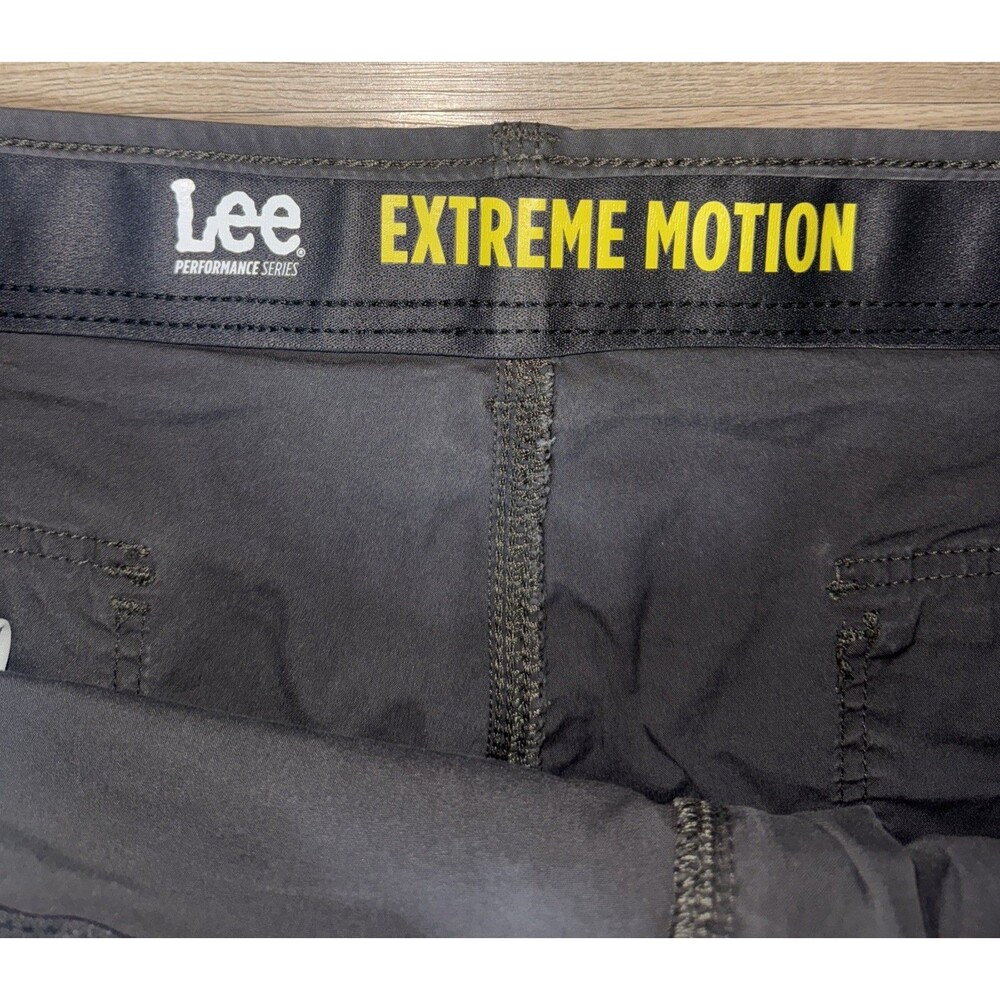 Lee Extreme Motion Cargo Shorts Mens 48 Gray Performance Series Stretch Casual - Picture 3 of 6